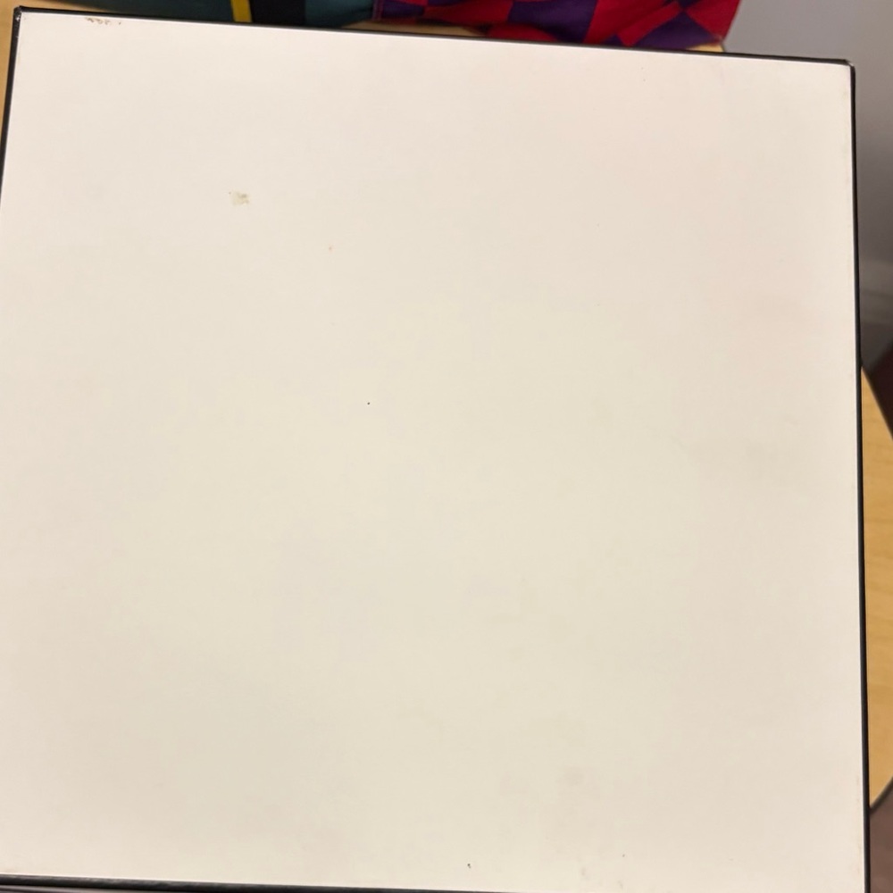 CHANEL Black Logo on White Box - Picture 2 of 4